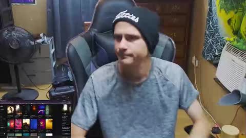 Snapshot of greenlungs8195 chatting on 11-30-25, 06:50 Greenlungs8195 online show from 11-30-25, 06:50