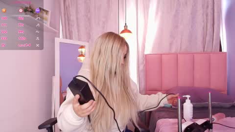 Snapshot of greennbella chatting on 01-07-25, 07:17   online show from 01-07-25, 07:17