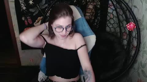 Snapshot of greenwitch9 chatting on 05-16-26, 01:32 Lina online show from 05-16-26, 01:32