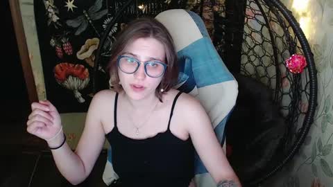 Snapshot of greenwitch9 chatting on 05-18-26, 06:25 Lina online show from 05-18-26, 06:25