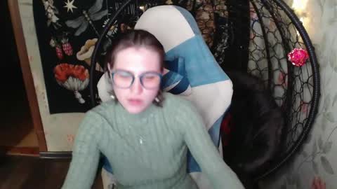 Snapshot of greenwitch9 chatting on 05-27-26, 12:02 Lina online show from 05-27-26, 12:02