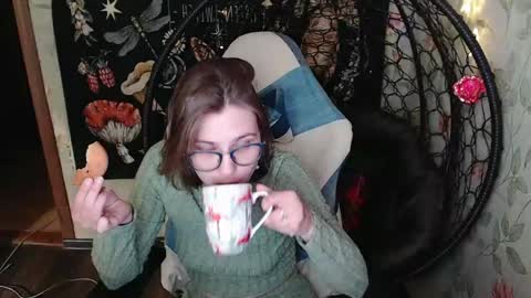 Snapshot of greenwitch9 chatting on 05-28-26, 09:28 Lina online show from 05-28-26, 09:28
