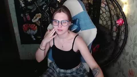 Snapshot of greenwitch9 chatting on 06-12-26, 03:55 Lina online show from 06-12-26, 03:55