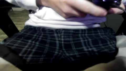 Snapshot of greg03_9 chatting on 06-12-26, 11:35 Jinx online show from 06-12-26, 11:35
