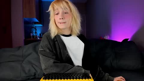 Greg-independent model online show from 01-20-25, 08:29