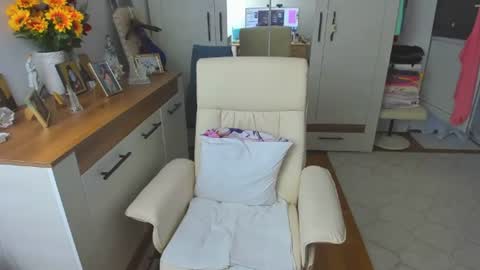 Snapshot of gretamilf chatting on 06-21-26, 05:37 GretaMilf online show from 06-21-26, 05:37