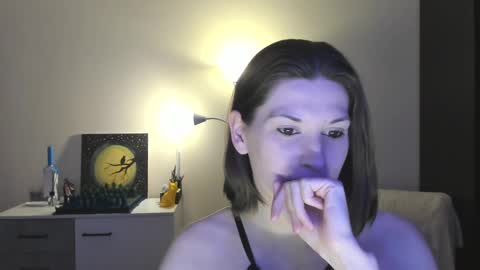 Snapshot of gretamiln chatting on 12-21-24, 12:31 Greta online show from 12-21-24, 12:31