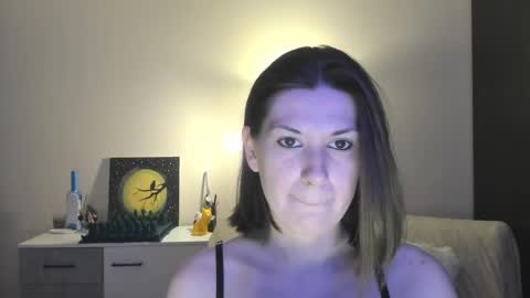 Snapshot of gretamiln chatting on 01-10-25, 11:18 Greta online show from 01-10-25, 11:18