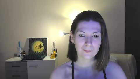 Snapshot of gretamiln chatting on 01-12-25, 12:28 Greta online show from 01-12-25, 12:28