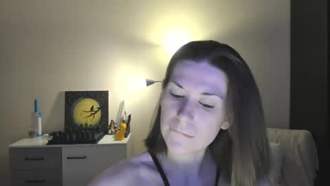 Snapshot of gretamiln chatting on 02-07-25, 11:24 Greta online show from 02-07-25, 11:24