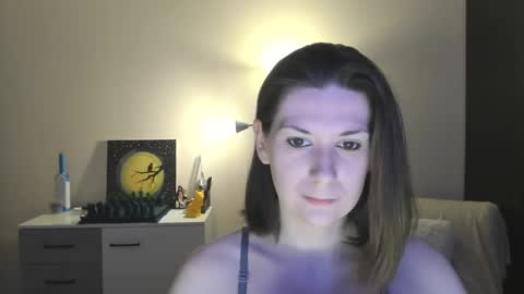 Snapshot of gretamiln chatting on 02-09-25, 12:49 Greta online show from 02-09-25, 12:49