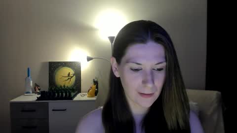 Snapshot of gretamiln chatting on 10-15-25, 07:14 Greta online show from 10-15-25, 07:14