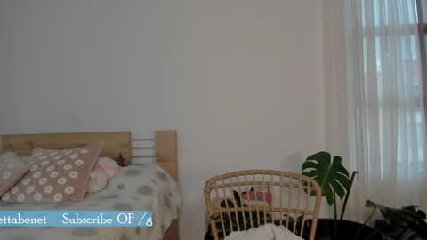 Snapshot of grettabenett_ chatting on 12-26-24, 10:09 Gretta online show from 12-26-24, 10:09