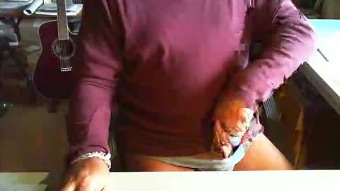Snapshot of greyhounddog chatting on 05-07-26, 11:04 greyhounddog online show from 05-07-26, 11:04