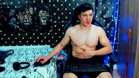 Snapshot of griego01 chatting on 05-25-26, 03:23 griego01 online show from 05-25-26, 03:23