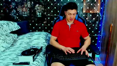 Snapshot of griego01 chatting on 07-02-26, 04:35 griego01 online show from 07-02-26, 04:35