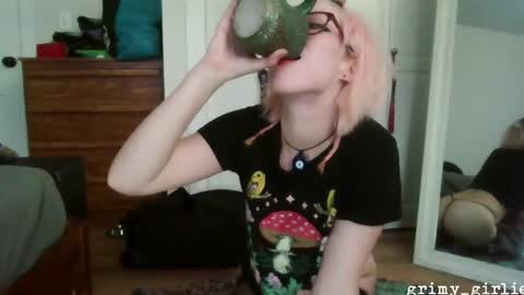 Snapshot of grimy_girlie chatting on 09-30-25, 12:48 grimygirlie online show from 09-30-25, 12:48