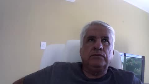 Snapshot of grisa01 chatting on 05-11-26, 04:37 grisa01 online show from 05-11-26, 04:37