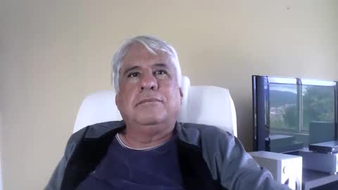 Snapshot of grisa01 chatting on 05-19-26, 01:39 grisa01 online show from 05-19-26, 01:39