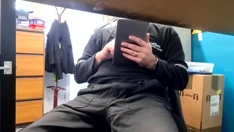 Snapshot of grumpy271 chatting on 10-17-25, 02:52 grumpy271 online show from 10-17-25, 02:52