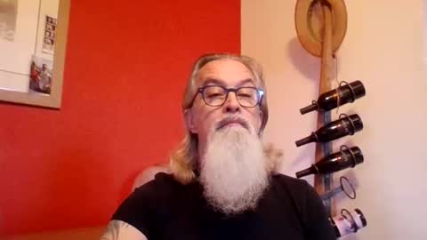 Snapshot of grybear60 chatting on 01-19-26, 08:18 Grybear online show from 01-19-26, 08:18