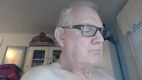 Snapshot of gspotlover1 chatting on 10-28-25, 12:52 Horny Daddy online show from 10-28-25, 12:52