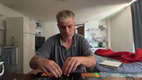 guardiannif_ online show from 04-26-26, 04:15