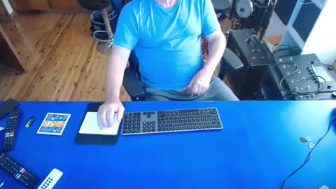 Snapshot of guesswhatigot2 chatting on 12-08-24, 06:33 guesswhatigot2 online show from 12-08-24, 06:33