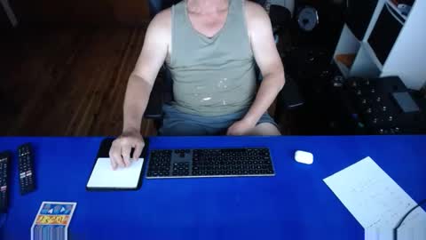 Snapshot of guesswhatigot2 chatting on 02-06-25, 09:22 guesswhatigot2 online show from 02-06-25, 09:22