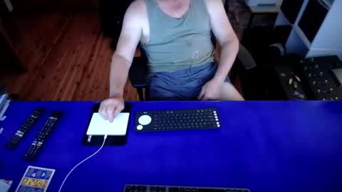 Snapshot of guesswhatigot2 chatting on 10-21-25, 07:42 guesswhatigot2 online show from 10-21-25, 07:42