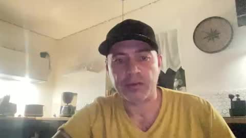 Snapshot of guil0 chatting on 01-07-26, 11:51 guil0 online show from 01-07-26, 11:51