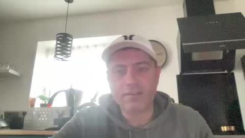 Snapshot of guil0 chatting on 01-10-26, 01:13 guil0 online show from 01-10-26, 01:13