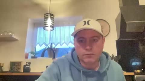 Snapshot of guil0 chatting on 01-12-26, 08:25 guil0 online show from 01-12-26, 08:25