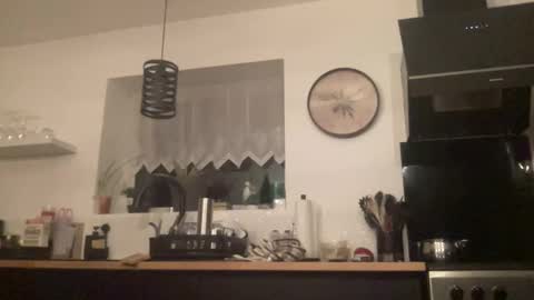 Snapshot of guil0 chatting on 02-15-26, 08:02 guil0 online show from 02-15-26, 08:02