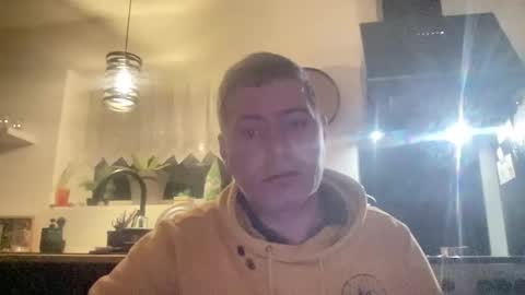 Snapshot of guil0 chatting on 02-21-26, 08:59 guil0 online show from 02-21-26, 08:59