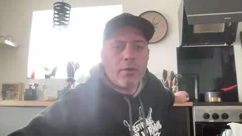 Snapshot of guil0 chatting on 03-01-26, 05:04 guil0 online show from 03-01-26, 05:04