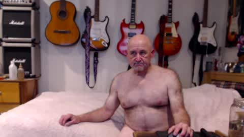 Snapshot of guitarsexgod chatting on 01-26-25, 12:33 Mario online show from 01-26-25, 12:33