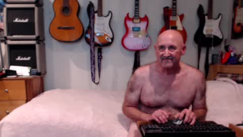 Snapshot of guitarsexgod chatting on 02-06-25, 10:26 Mario online show from 02-06-25, 10:26