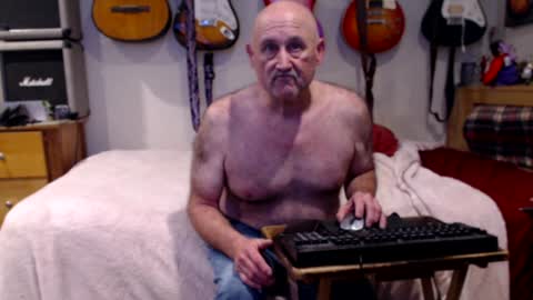 Snapshot of guitarsexgod chatting on 02-07-25, 04:35 Mario online show from 02-07-25, 04:35