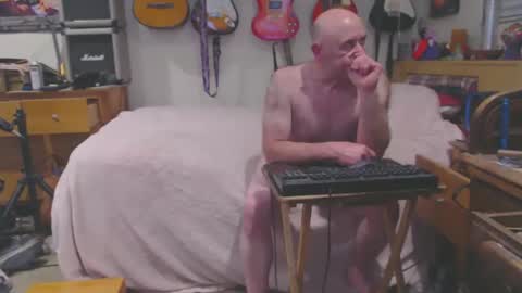 Snapshot of guitarsexgod chatting on 02-10-25, 02:05 Mario online show from 02-10-25, 02:05