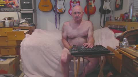 Snapshot of guitarsexgod chatting on 02-18-25, 03:42 Mario online show from 02-18-25, 03:42