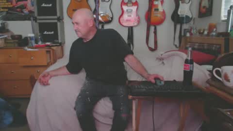 Snapshot of guitarsexgod chatting on 03-05-25, 08:00 Mario online show from 03-05-25, 08:00