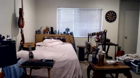 Snapshot of guitarsexgod chatting on 09-09-25, 11:37 Mario online show from 09-09-25, 11:37