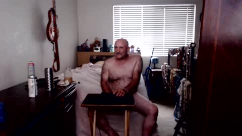 Snapshot of guitarsexgod chatting on 09-21-25, 08:54 Mario online show from 09-21-25, 08:54