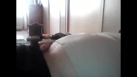 Snapshot of guizmeau72 chatting on 10-11-25, 02:37 guizmeau72 online show from 10-11-25, 02:37