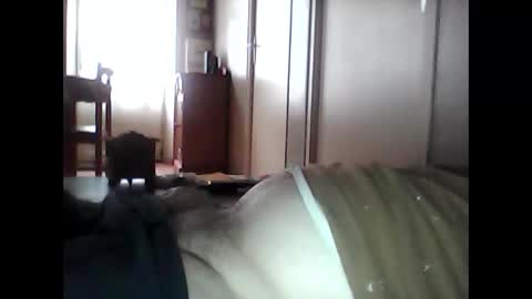 Snapshot of guizmeau72 chatting on 10-29-25, 01:46 guizmeau72 online show from 10-29-25, 01:46