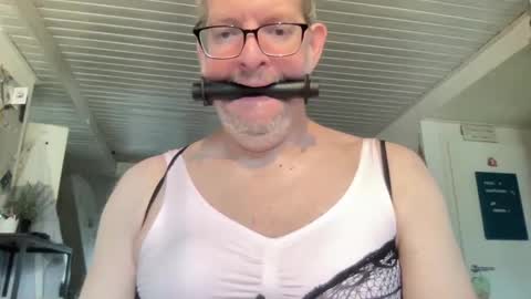 Snapshot of gummicasual chatting on 02-10-26, 09:35 gummicasual online show from 02-10-26, 09:35