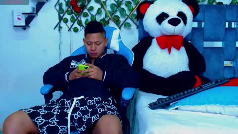 Hakim online show from 11-30-25, 01:48