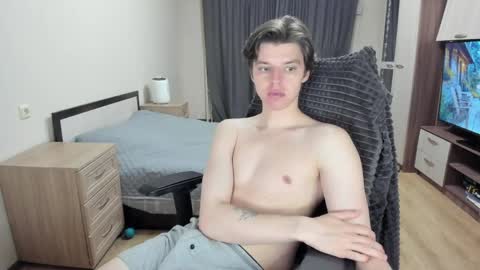guy_liam1 online show from 04-19-26, 07:27
