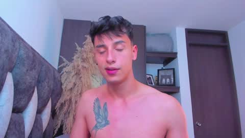 Snapshot of guy_twinks chatting on 12-10-24, 05:17 Gabriel online show from 12-10-24, 05:17